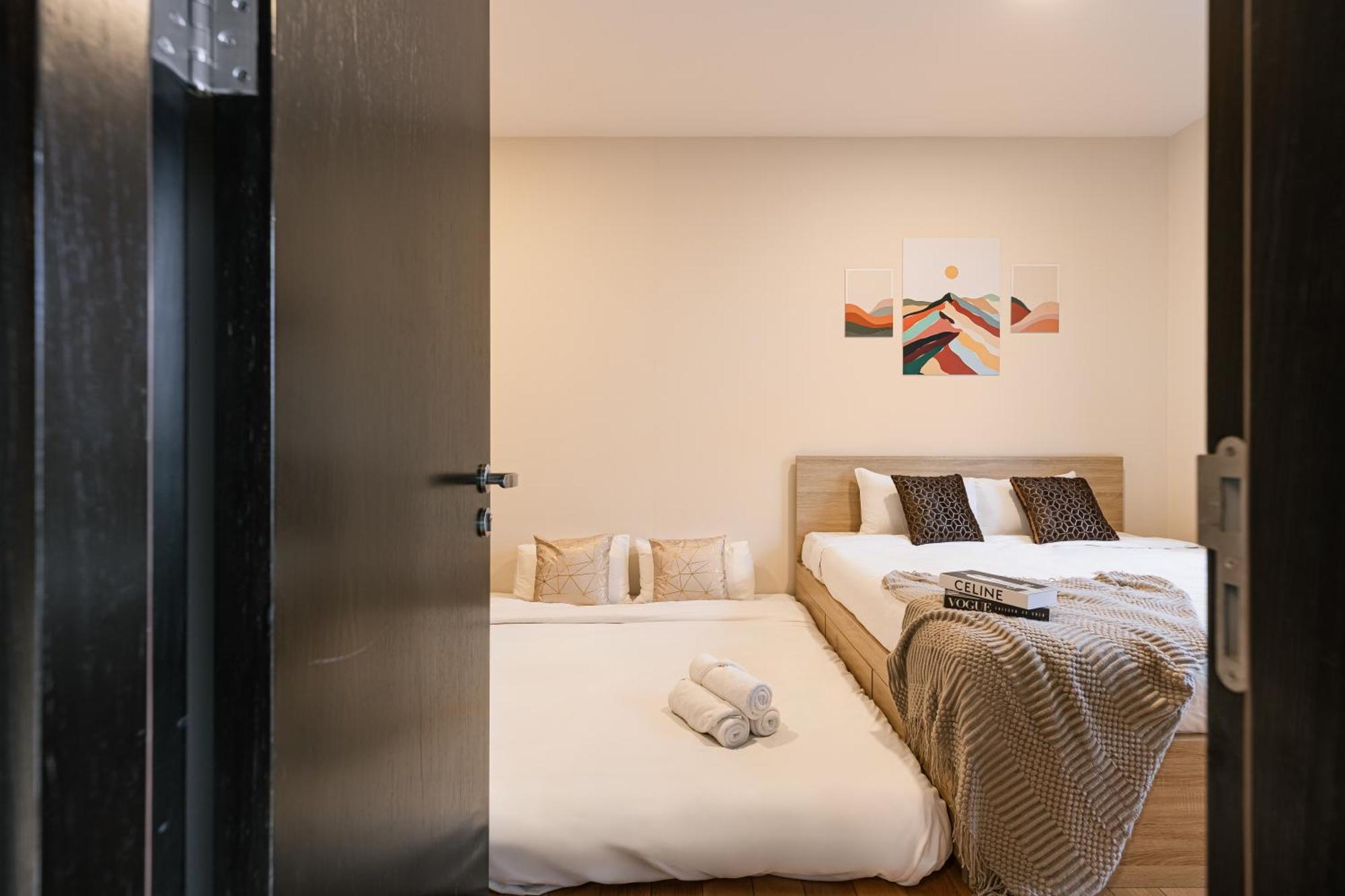 Exclusive 2-3 Bedroom In District 1 Free Pool Gym Sauna Apartment