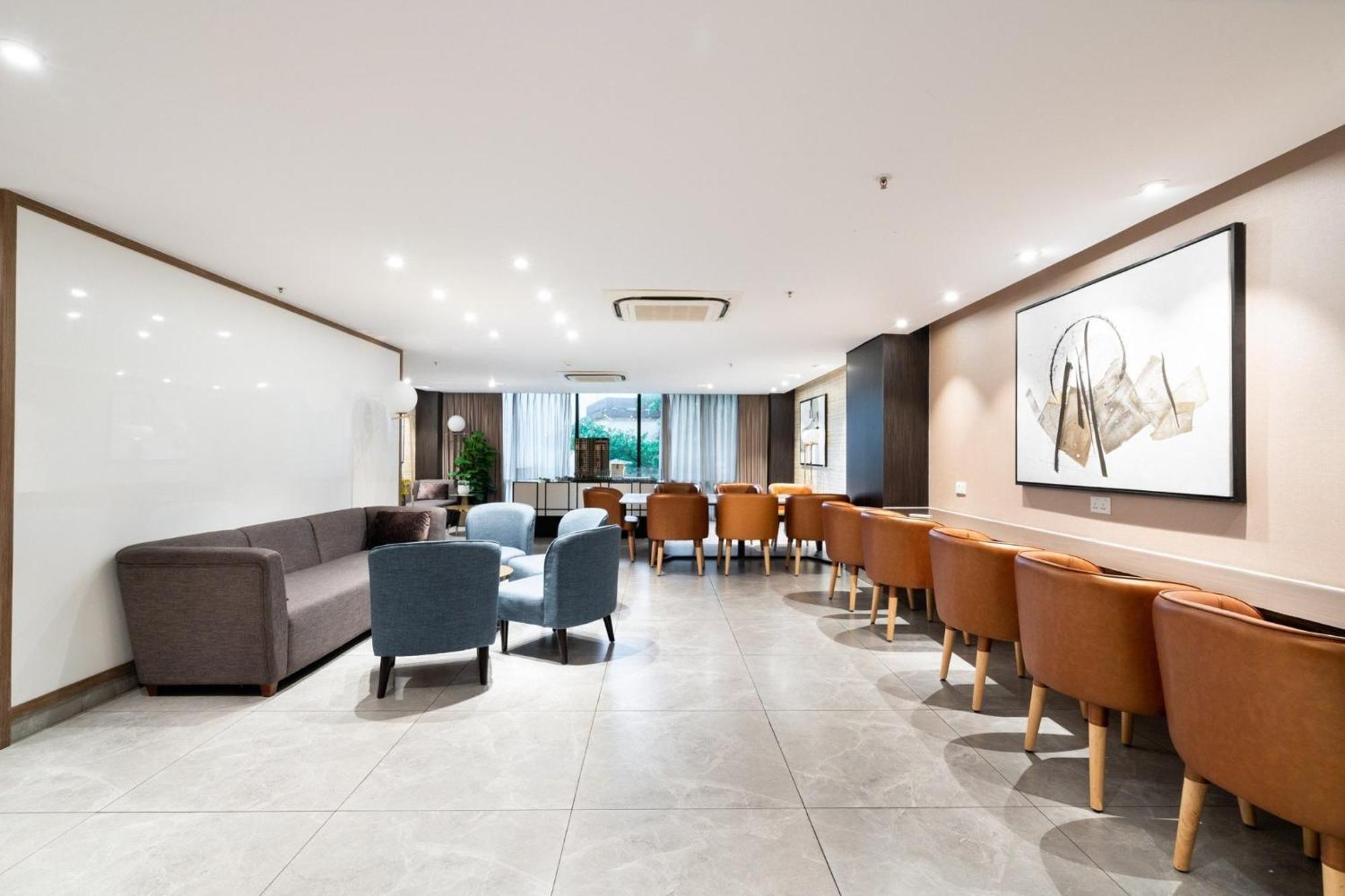 Căn hộ Exclusive 2-3 Bedroom In District 1 Free Pool Gym Sauna *