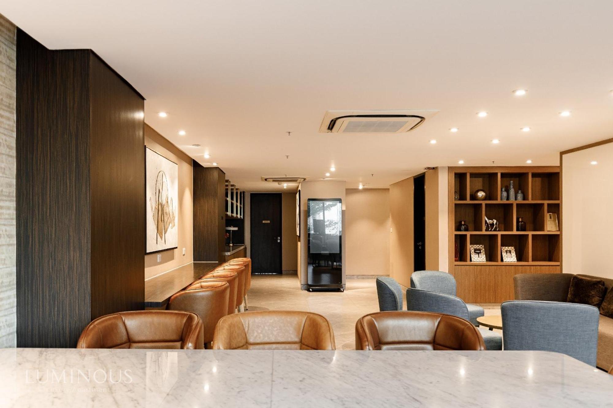 Apartment Exclusive 2-3 Bedroom In District 1 Free Pool Gym Sauna *