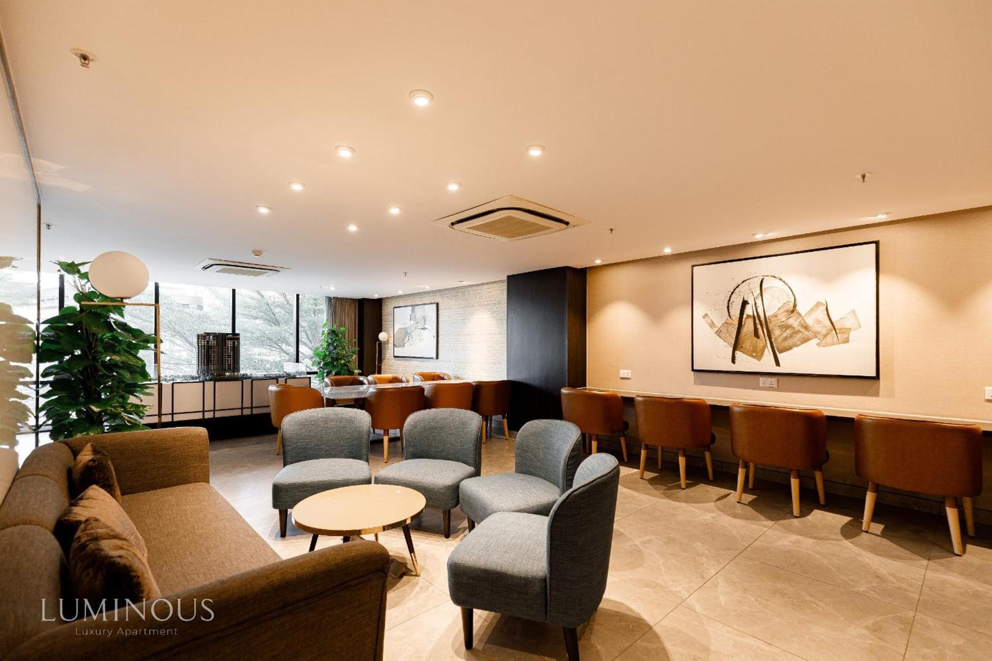 Exclusive 2-3 Bedroom In District 1 Free Pool Gym Sauna Apartment *