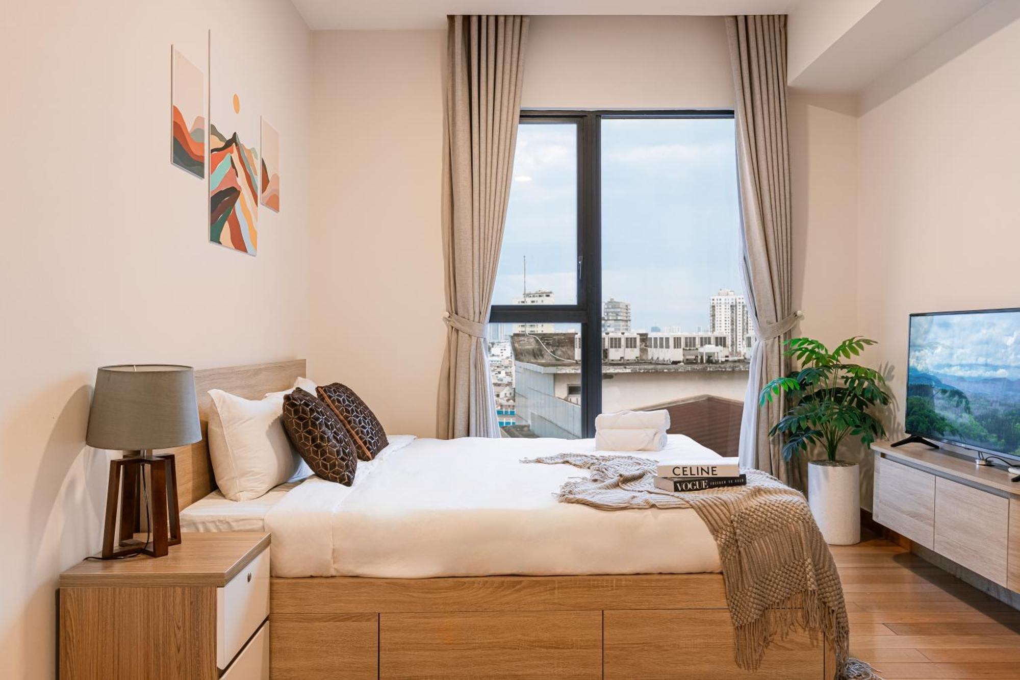 Exclusive 2-3 Bedroom In District 1 Free Pool Gym Sauna * Ho Chi Minh City