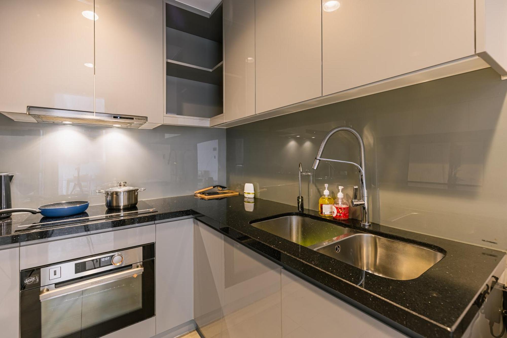 Apartment Exclusive 2-3 Bedroom In District 1 Free Pool Gym Sauna *