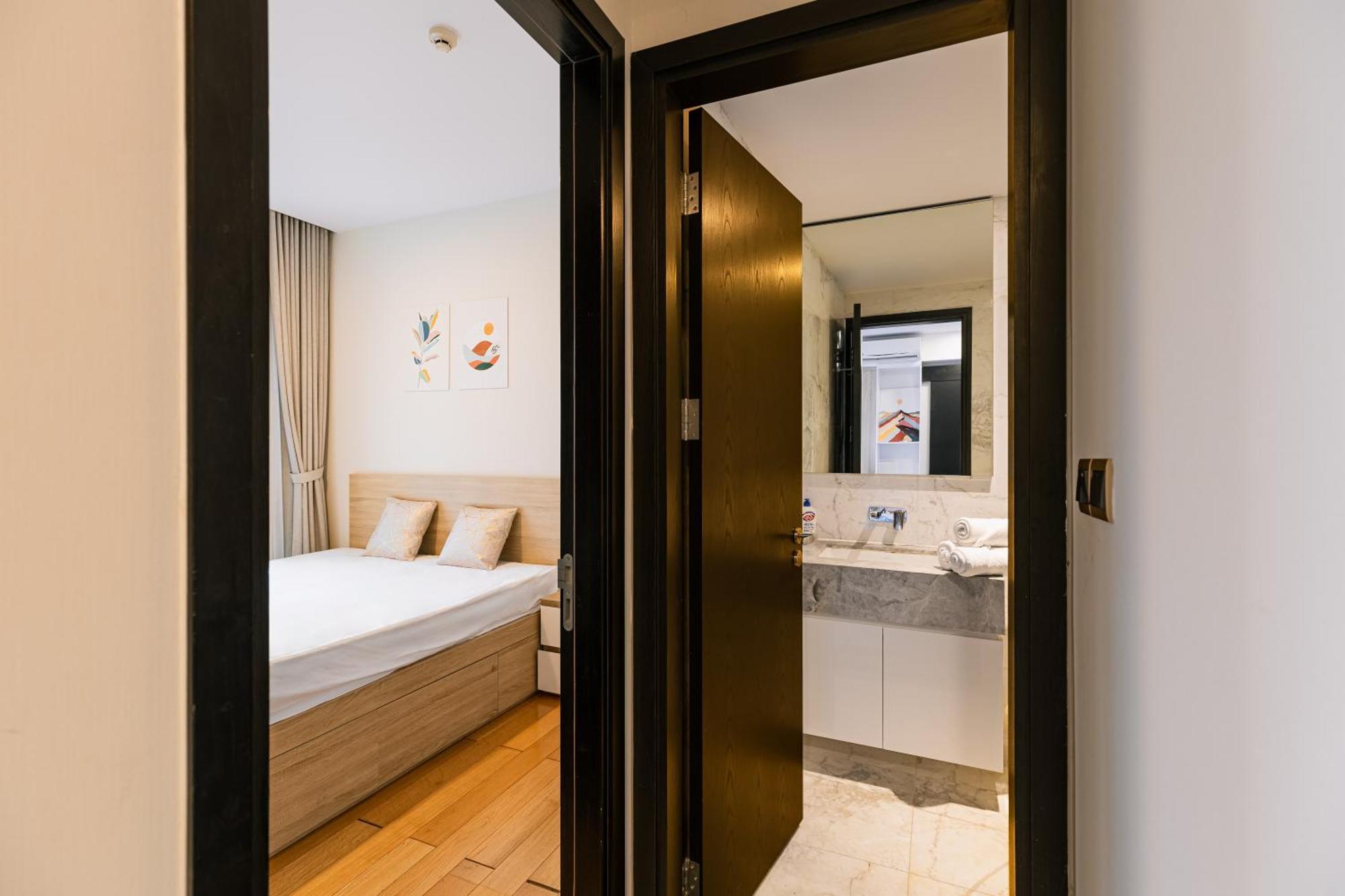 Apartment Exclusive 2-3 Bedroom In District 1 Free Pool Gym Sauna *