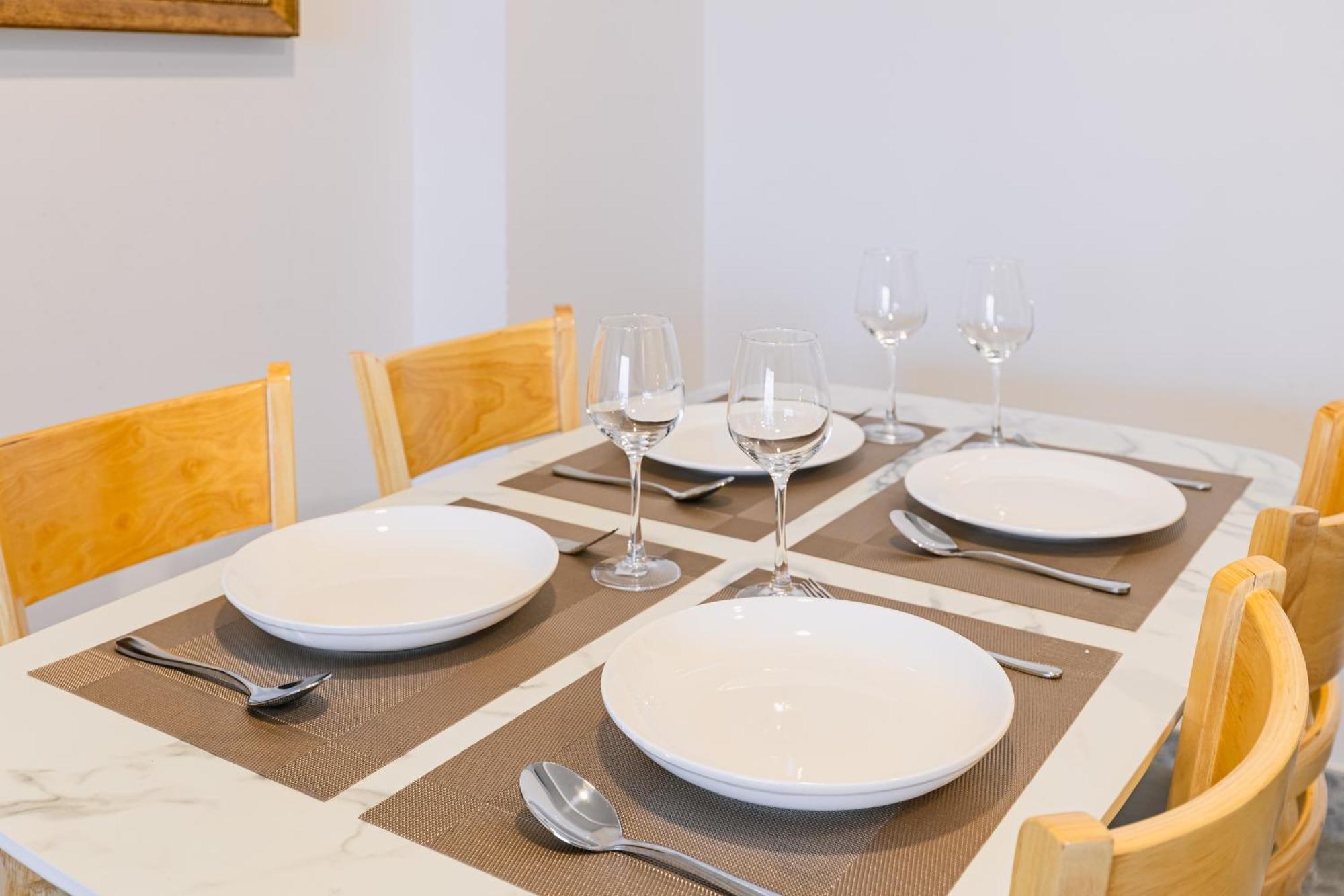 Exclusive 2-3 Bedroom In District 1 Free Pool Gym Sauna Apartment *